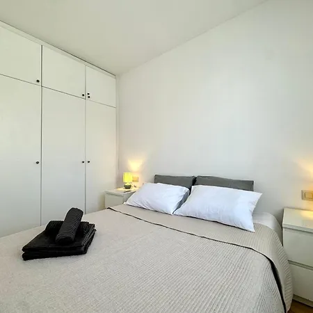 Sea Breeze Penthouse Apartment *