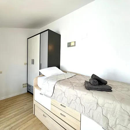 아파트 Sea Breeze Penthouse 료렛 드 마르